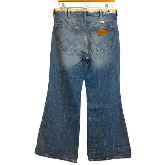 Wrangler Wanderer Mid Rise Flare Jeans Size 6 NWT - Picture 2 of 6